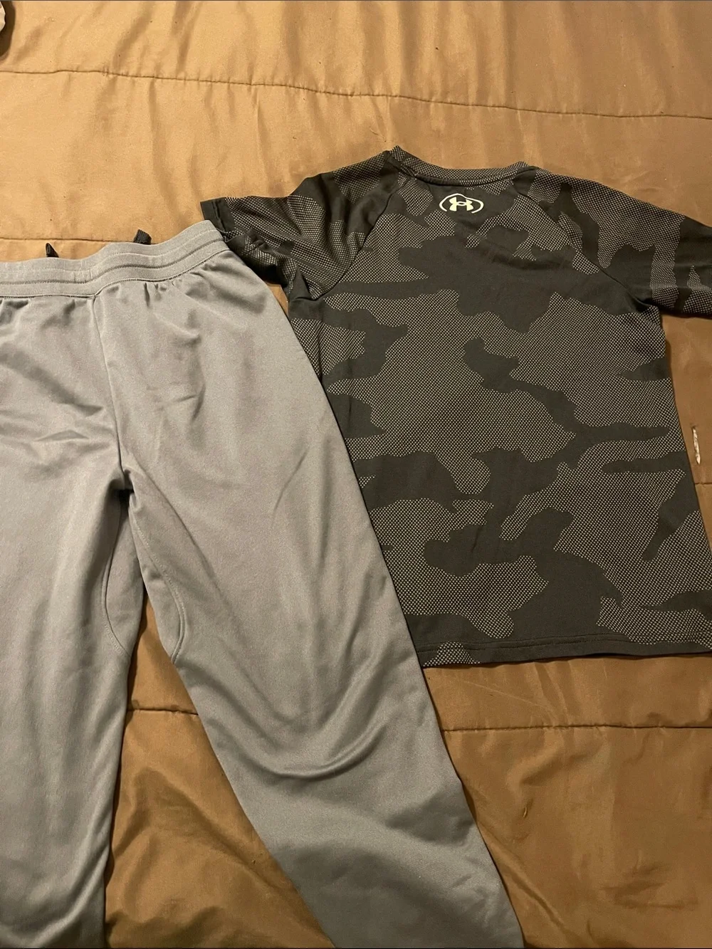 Under Armour Black Camo Short Sleeve Tee with UA Gray Joggers, sizes-medium.